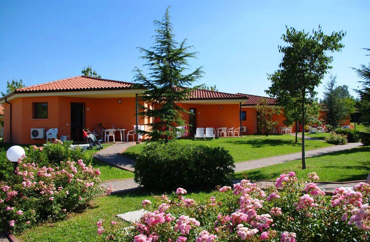Ferienanlage Bella Italia Bungalow Oleandro für 6 Personen in Peschiera del Garda, Gardasee-Berge