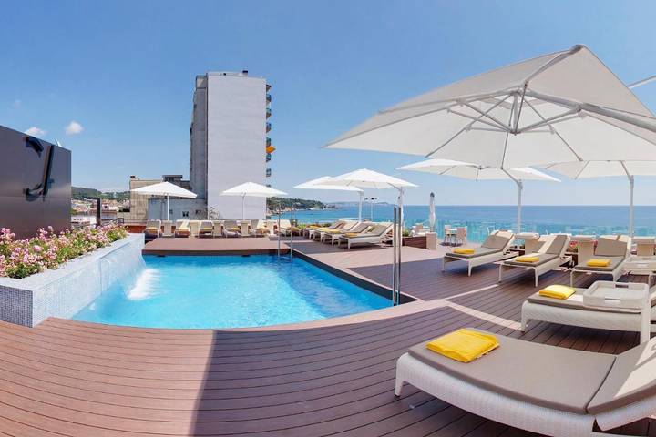 Hôtel pour 2 personnes, avec piscine et terrasse ainsi que jacuzzi et sauna