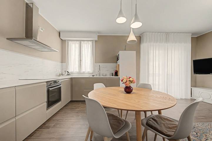 Ganze Wohnung, Wohnung 'Eleganz & Komfort am Iseosee' mit Seeblick, Wlan & Klimatisierung in Paratico, Franciacorta