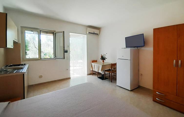 Appartement de vacances entier, Charmant appartement au bord de la piscine à 2,5 km du centre ville de Chiesiola in Vieste, Gargano