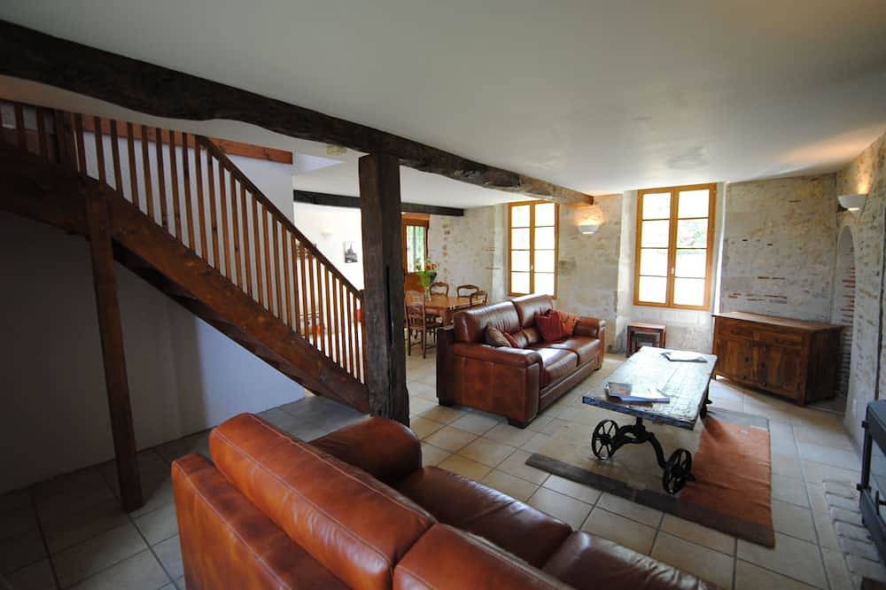 Crillon für 8 Personen mit gemeinsamem 12 x 6 m großem Pool in Dolmayrac, Villeneuve-sur-Lot und Umgebung