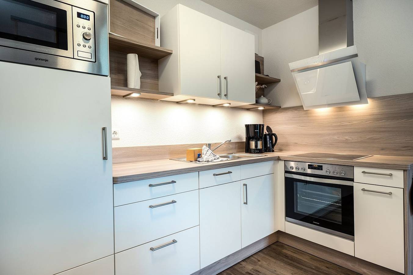 Ganze Wohnung, Meereskieker - 1. Reihe am Wasser, Terrasse, Dusche, Tv, Pkw Stellplatz in Olpenitz, Kappeln
