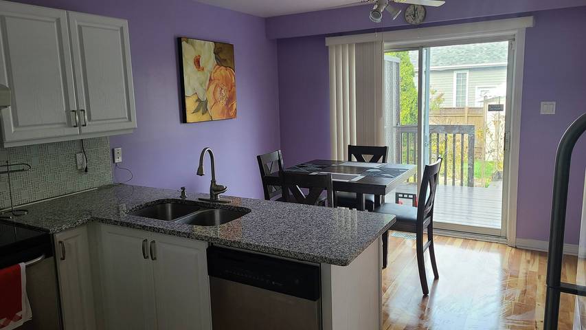 Casa completa o habitación individual abierta a todas las ofertas in Ottawa, Ontario