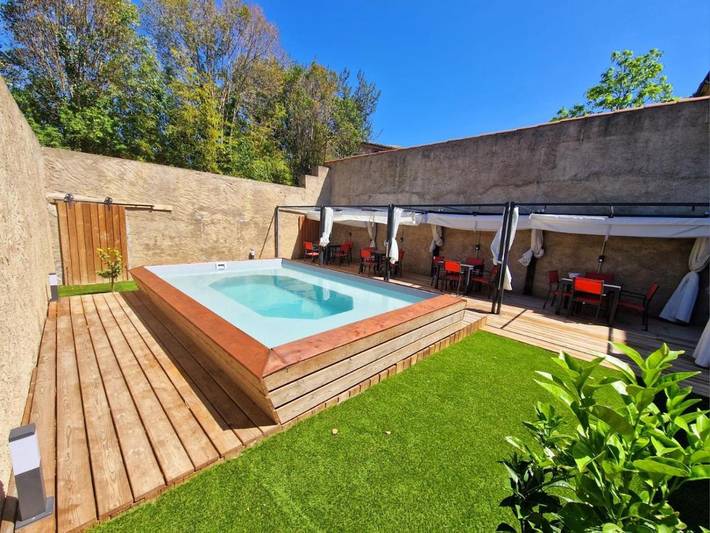 Appart’hôtel pour 4 personnes, avec Terrasse ainsi que Jardin et Piscine