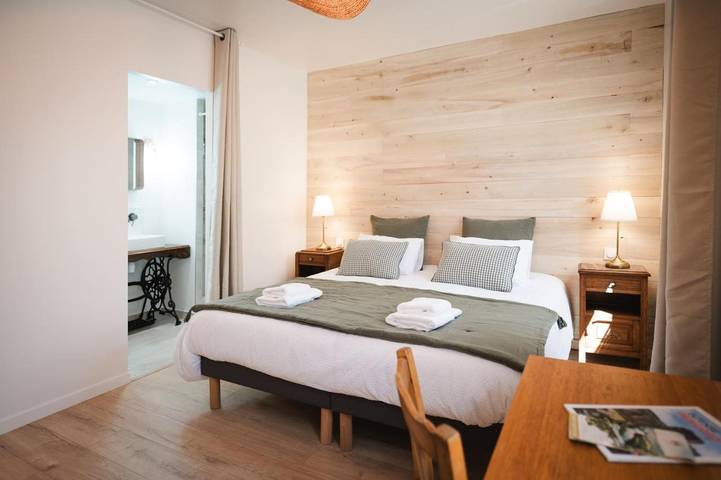 Hôtel pour 2 personnes, avec Terrasse et Jardin ainsi que Piscine et Vue à Vitrac - 3