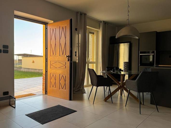 Casa vacanza per 6 persone, con panorama e giardino in Villanova d'Asti