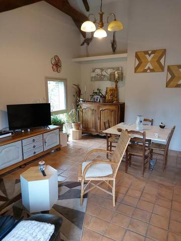 Gîte pour 4 personnes, avec balcon dans Beyssac
