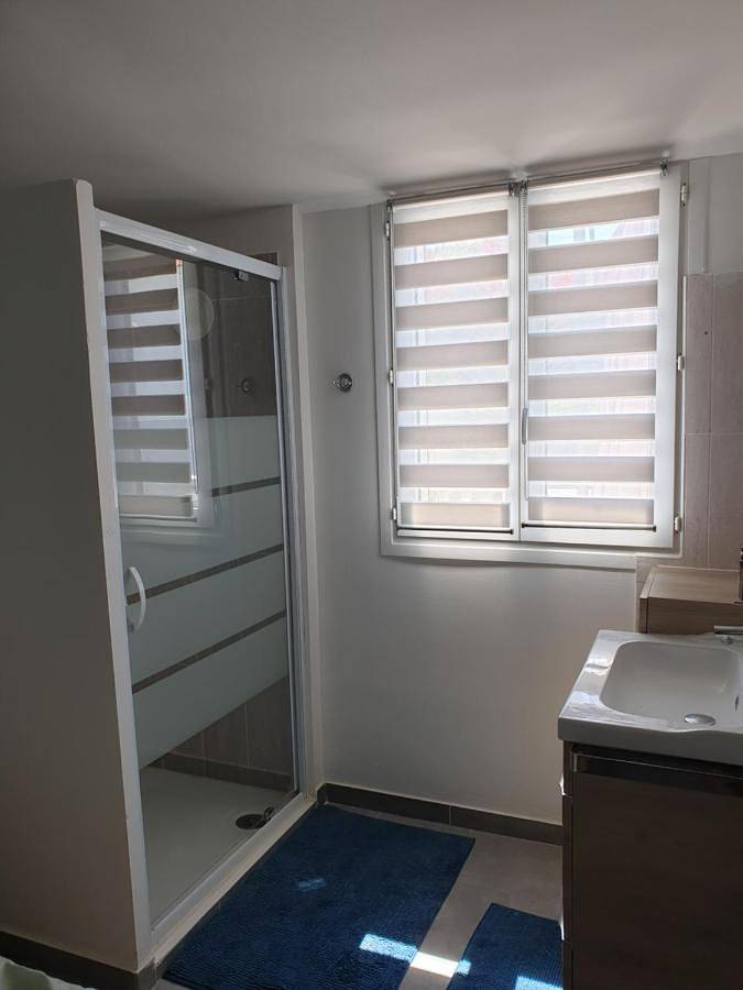 Location de vacances pour 2 personnes, avec jardin et piscine ainsi que vue et bassin pour enfant, adapté aux familles à Cers - 4