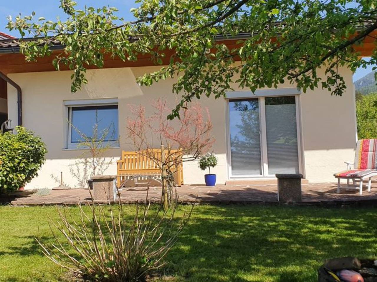 Ganze Ferienwohnung, Ferienwohnung Valentina inkl. Chiemgaukarte - Ferienwohnung 63 qm, Terrasse mit Blick auf die Berge, Schlafzi., Wohnzi., Duwc, max.4 Pers in Ruhpolding, Bayerische Alpen