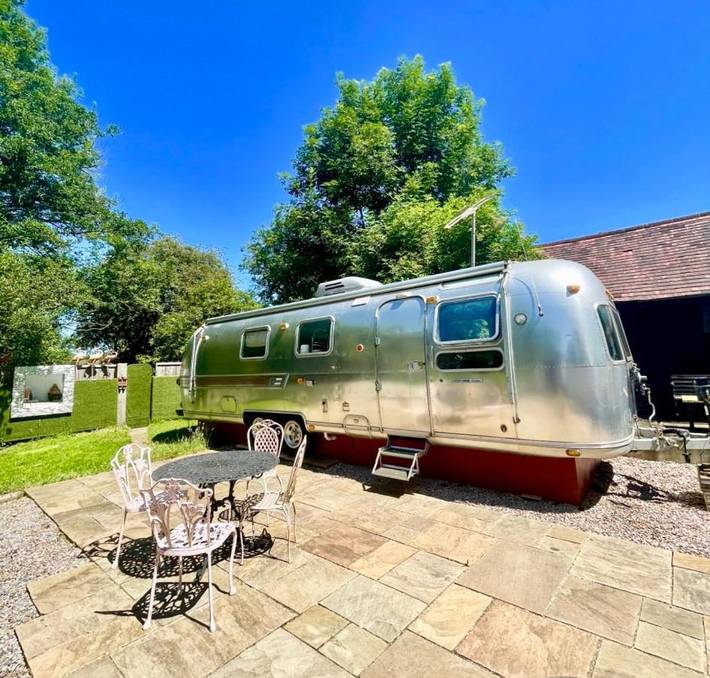 Glamping for 4 people, with garden and view in West Sussex