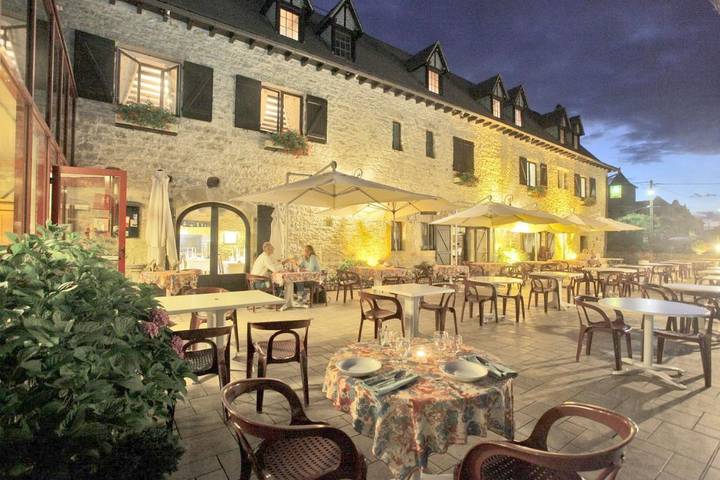 Hôtel pour 3 personnes, avec jacuzzi et jardin ainsi que piscine et sauna, animaux acceptés à Capdenac-Gare - 2