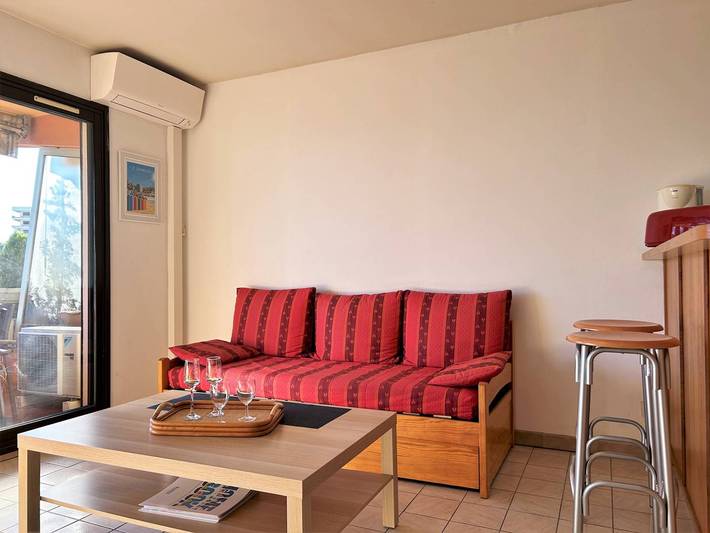 Appartement entier, Studio climatisé avec terrasse et parking près de la plage in Le Lavandou, Parc national de Port-Cros
