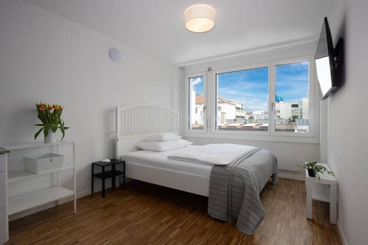 Gîte pour 2 personnes, avec terrasse et sauna ainsi que jacuzzi et piscine à Zurich - 2