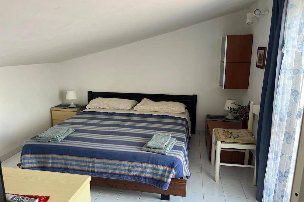 Vacation home by the sea with garden and near Rome in Torvaianica, Pomezia
