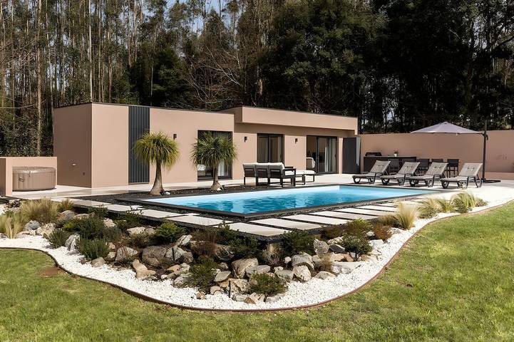 Ferienhaus für 4 Personen, mit Whirlpool und Terrasse sowie Garten