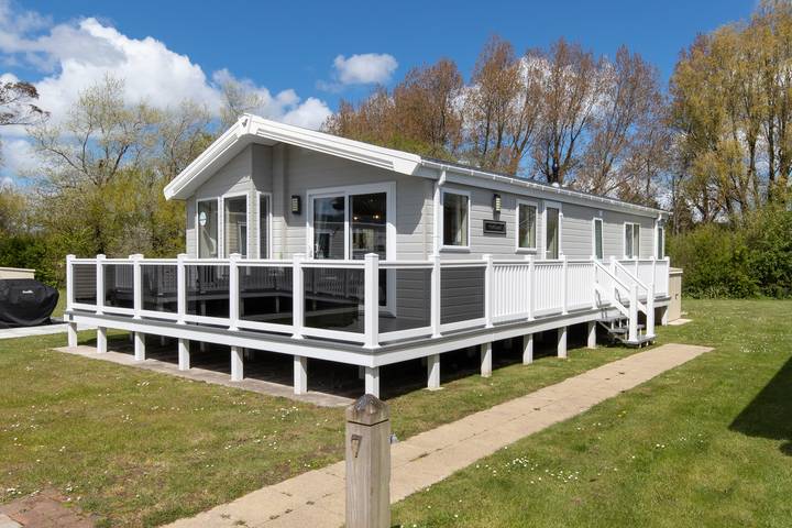 St Mary's View - Luxury Lodge, Close to Beach in Penally, Pembrokeshire