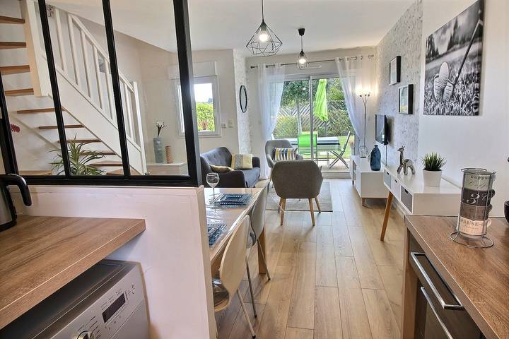 Gîte pour 4 personnes, avec Terrasse et Jardin ainsi que Piscine et Vue