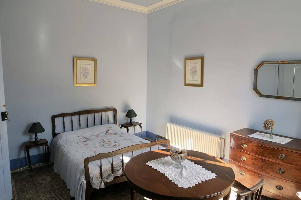Gracious groot huis in het historische Languedoc dorp in Cruzy, Béziers en omgeving