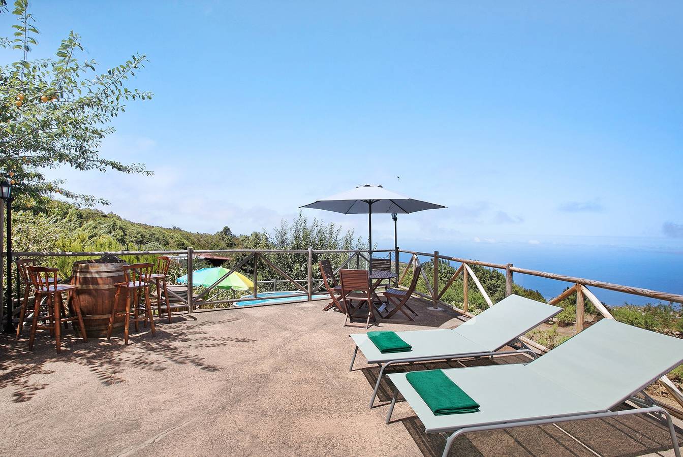 Country House "Finca Las Carmenes" with Sea View, Pool, Terrace & Garden in Icod de los Vinos, North Tenerife