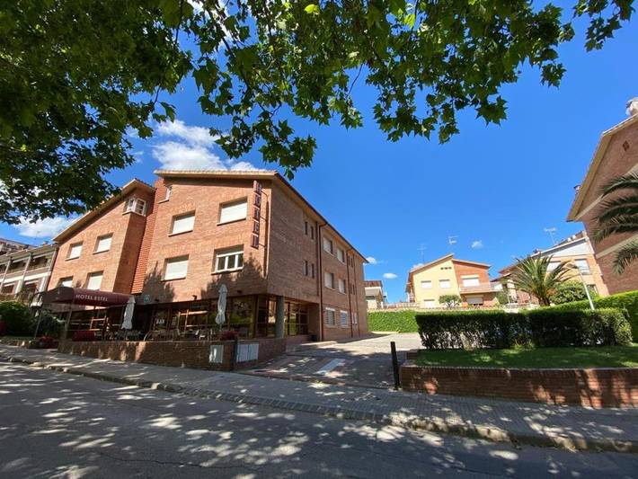 Hôtel pour 3 personnes, avec terrasse à Berga - 2