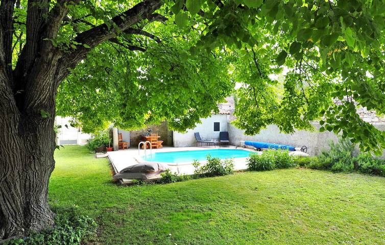 Location de vacances pour 6 personnes, avec terrasse et piscine à Mouriès - 4