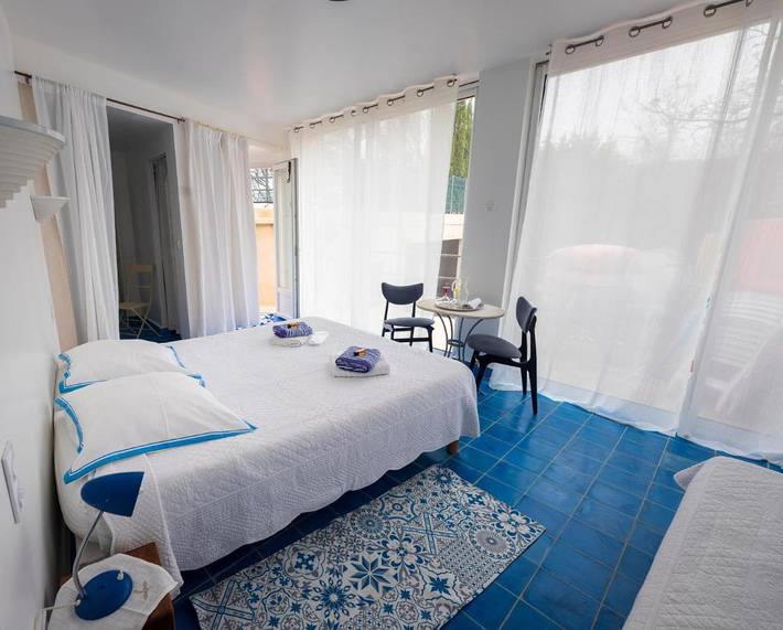 Gîte pour 2 personnes, avec piscine et vue ainsi que bassin pour enfant et jardin, adapté aux familles à Moustiers-Sainte-Marie - 3