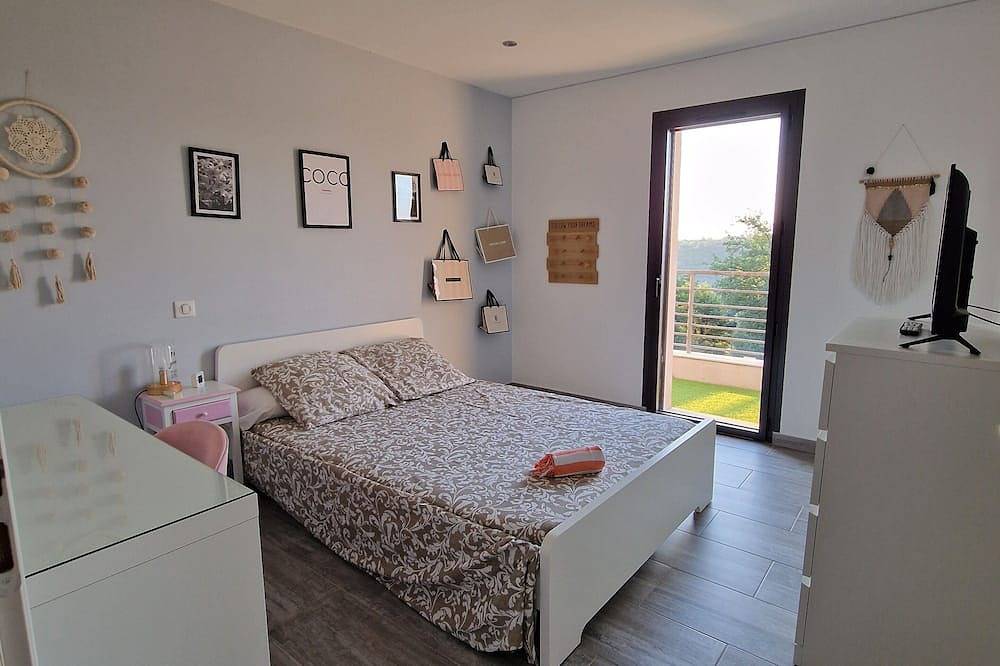 Quiet modern villa with swimming pool in Le Tignet, Mittelmeerküste (Frankreich)