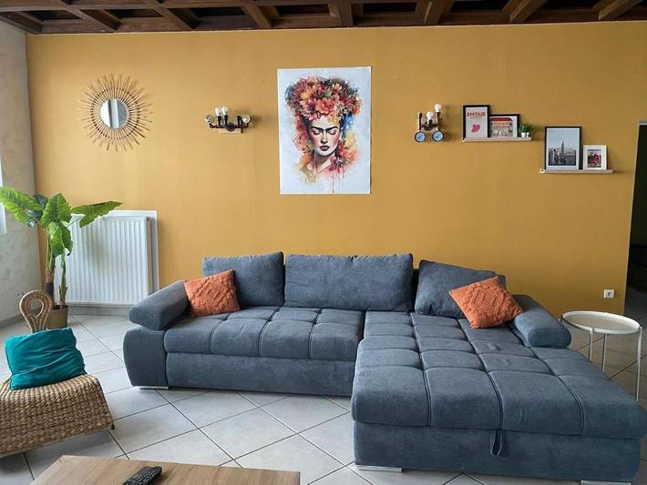 Location de vacances pour 8 personnes, avec Balcon ainsi que Terrasse et Vue dans Villieu-Loyes-Mollon