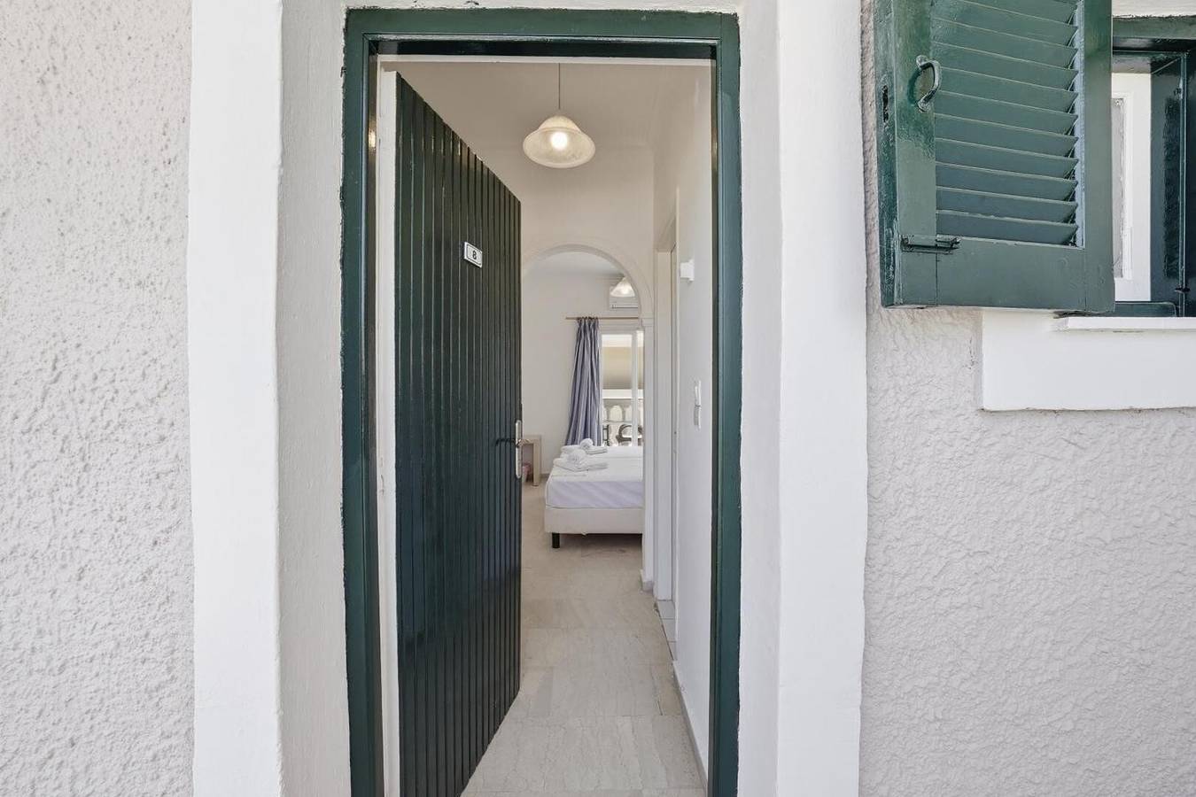 Bed & Breakfast 'The Kavos Sandy Inn – Tweepersoonskamer' met gedeeld zwembad, wifi en airco in Kavos, Corfu