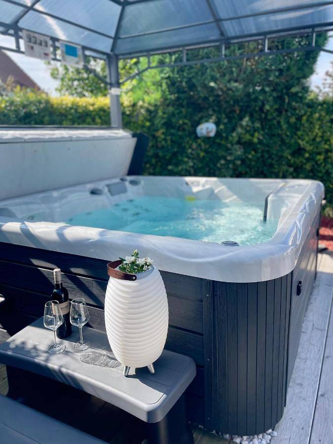 Ferienwohnung für 2 Personen, mit Terrasse und Whirlpool sowie Garten und Pool in Braunfels - 3