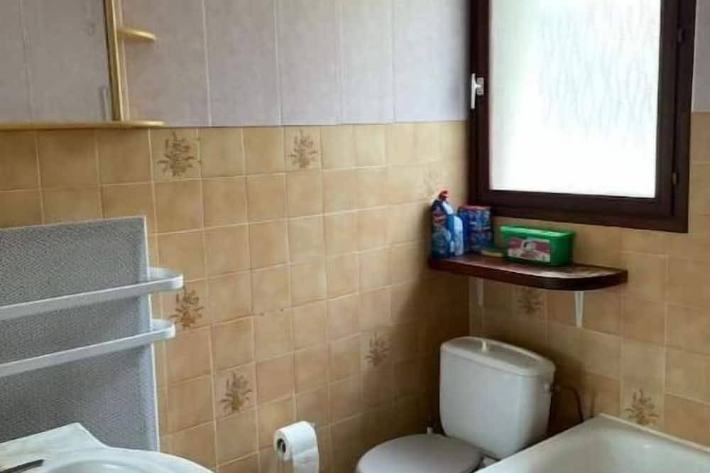 Gîte chaleureux avec cheminée au pied du Puy Mary in Saint-Paul-de-Salers, Parc naturel régional des Volcans d'Auvergne