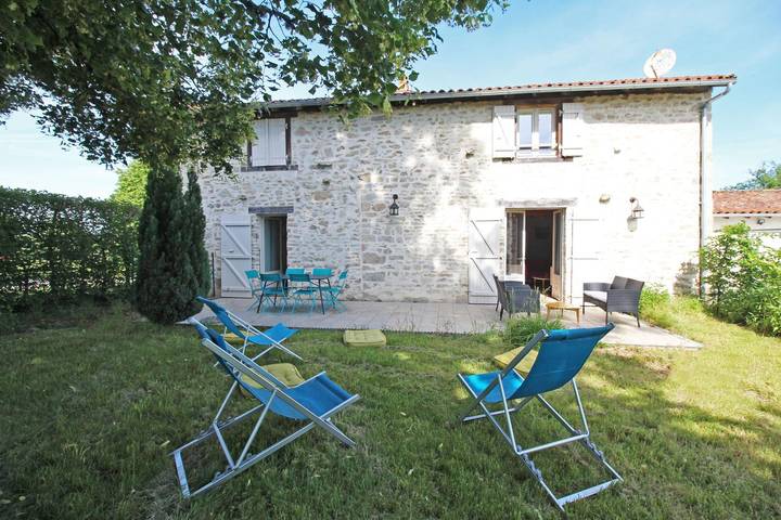Gîte pour 6 personnes, avec jardin à Nantiat
