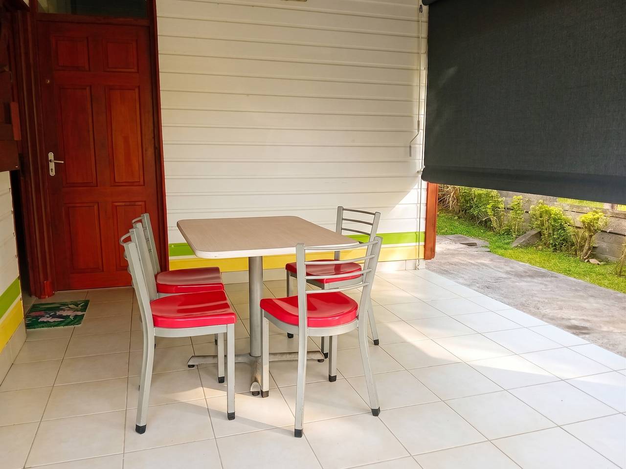 Acogedor Bungalow con Vista al Jardín en Les Abymes in Les Abymes, Guadalupe
