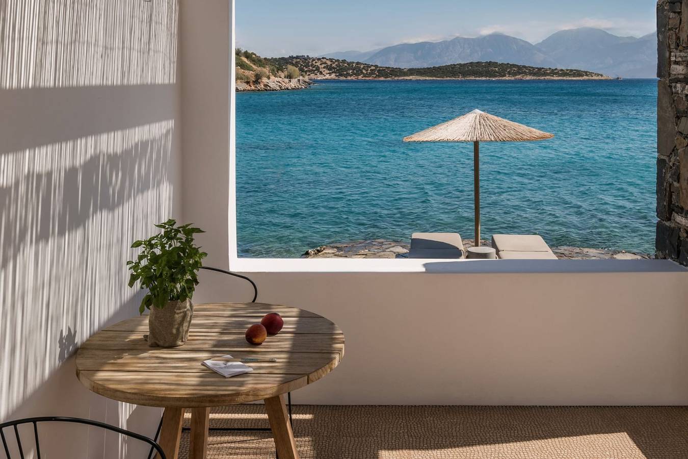 Wonderful Crete Hotel | Serene Bungalow | 1 Bedroom | Situated Directly on Water’s Edge | Furnished Veranda | Stunning Sea Views | Hotel Wellness & Gym | Agios Nikolaos in Région de Lassithi