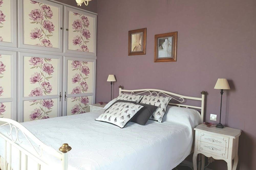 Gemütliches Ferienhaus (5 Personen) mit Terrasse, 250 m vom Meer und dem Christian Dior Garten entfernt in Granville, Côte de la Déroute