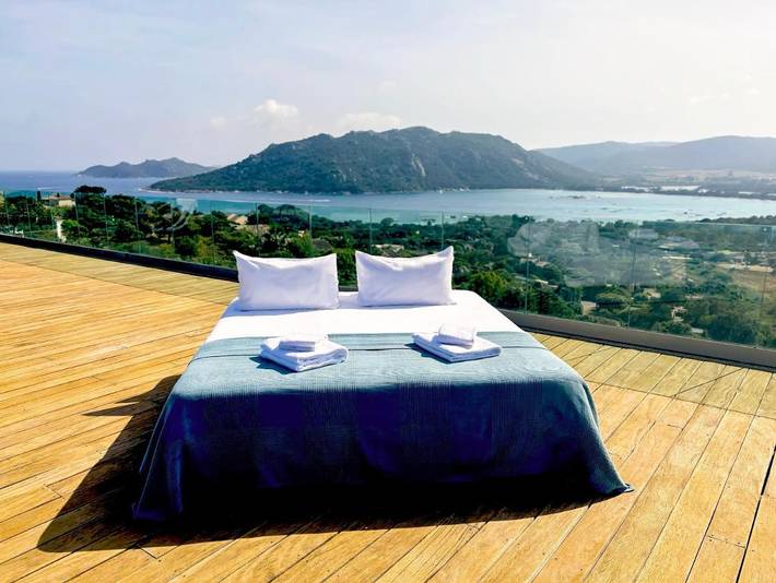 Hôtel pour 2 personnes, avec jardin ainsi que piscine et vue, animaux acceptés dans Santa Giulia