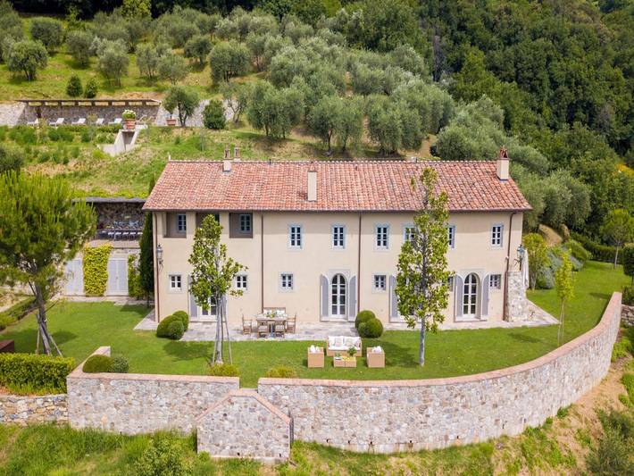 Agriturismo voor 10 personen, with terras and tuin as well as zwembad, kindvriendelijk in Lucca