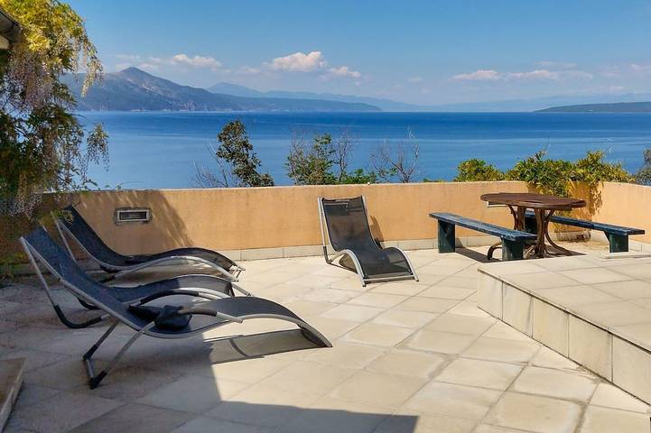 Ferienhaus für 6 Personen, mit Pool und Balkon