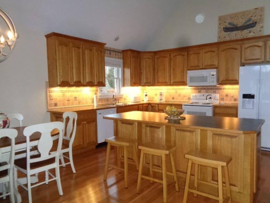 Beautiful 3 bedroom, 2 bath Log Home with Sandy Beach & Expansive Lake Views!! in Lake Gaston