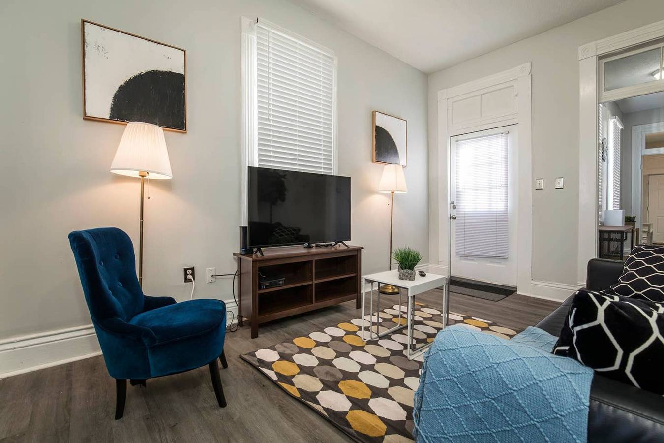 Louisville Dream House 4Br 2Ba by Cozysuites in Louisville, Jefferson County (KY)