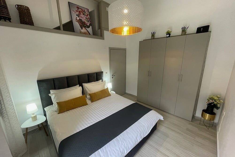 Geheel appartement, Luxury city apartment in a central location, 10 minutes from the nearest beach in Rhodos Stad, Rhodos