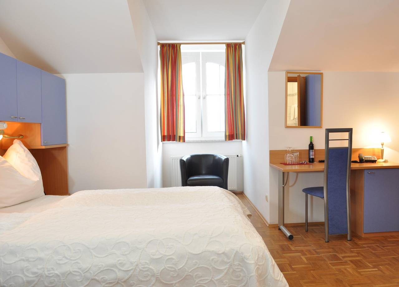 Doppelzimmer mit seitl. Seeblick, ohne Balkon in Marktgemeinde Podersdorf am See, Neusiedlersee-Hügelland