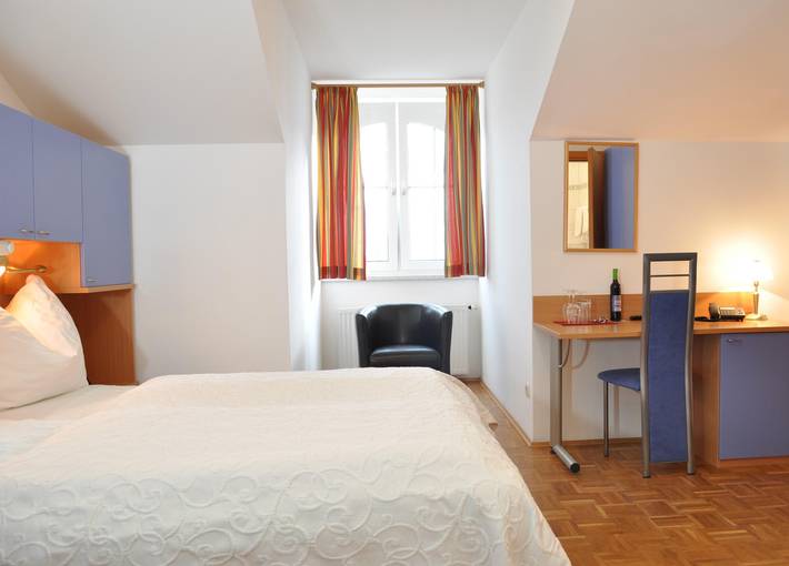 Hotel für 3 Personen, mit Terrasse und Garten sowie Sauna und Seeblick am Neusiedler See - 4