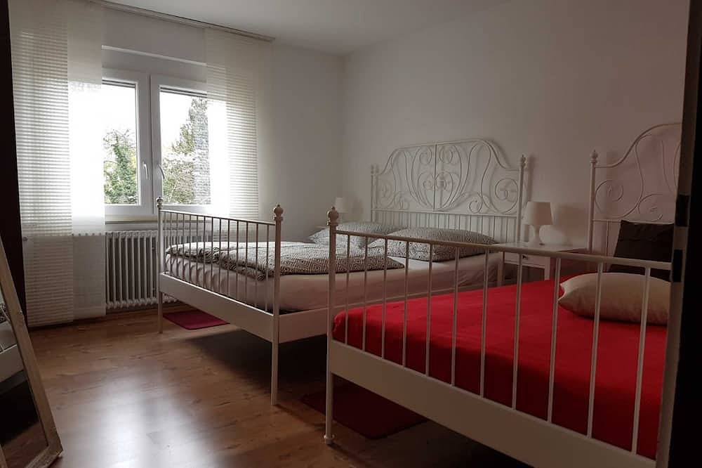 Ganze Wohnung, Ferienwohnung 100qm 4 Zimmer Terasse 25qm 1 Garage und 1 Stellplatz - in Europa-Park, Kappel-Grafenhausen