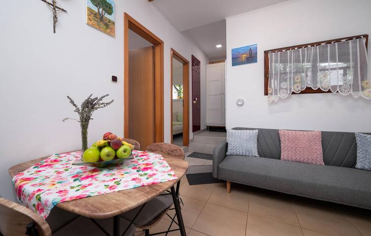 Gemütliche Ferienwohnung in Strandnähe mit WLAN, Klimaanlage und Terrasse in Marčana, Südküste Istrien
