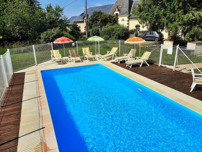 Location de vacances pour 12 personnes, avec vue ainsi que jardin et piscine à Vernoux-en-Gâtine - 2