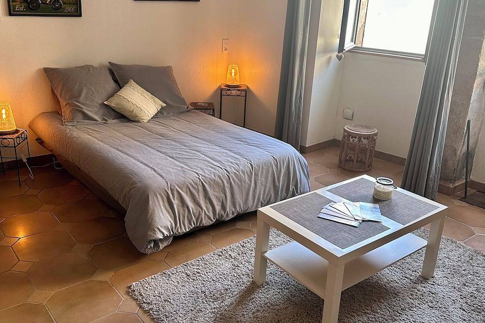 Appartement entier, Gîte 2 personnes centre Semur en Auxois « le vingt de la Vigne » in Semur-en-Auxois, Région de Montbard