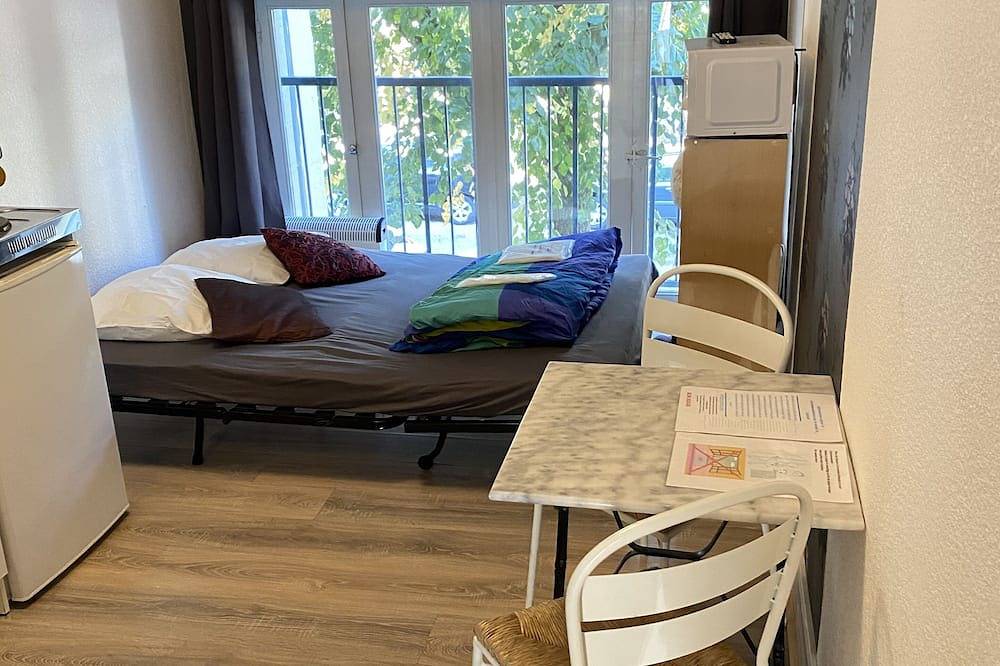 Apartamento entero, Pequeño estudio reformado situado frente a un parque del balneario. in Vittel, Neufchâteau