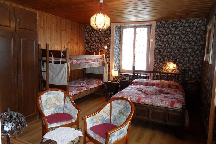 Gîte pour 4 personnes, avec piscine et jardin dans Les Bossons - 2