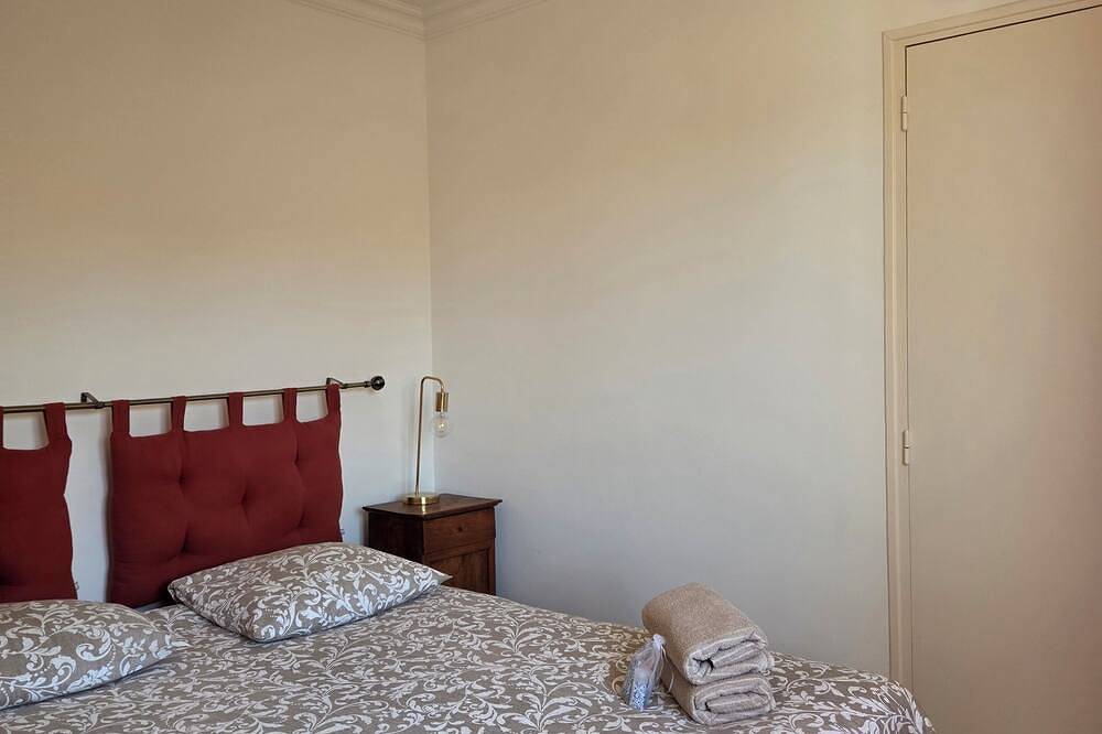 Pretty 8-person house with pool 10min from Avignon and close to Mont Ventoux in Monteux, Vaucluse